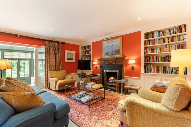 71 Palmerston Road: Livingroom