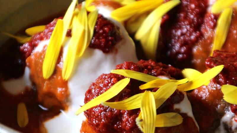 Meatballs with chilli  sauce and yoghurt