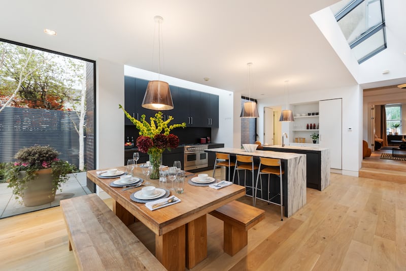 Kitchen and diningroom