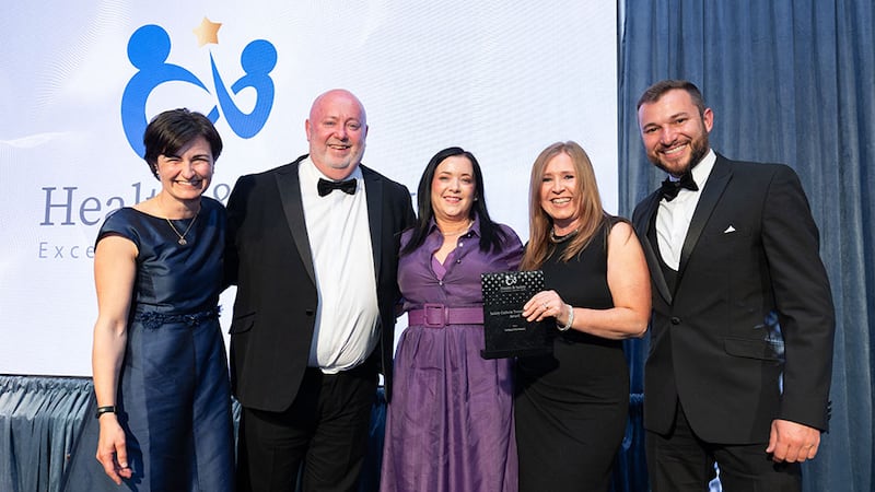 Maria Chiara Leva, awards judge, presents the safety culture transformation award to United Hardware team