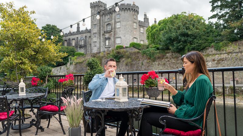 Outdoor dining at the Rivercourt Hotel in Kilkenny