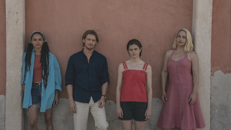 Sasha Lane, Joe Alwyn, Alison Oliver and Jemima Kirke in Conversations with Friends