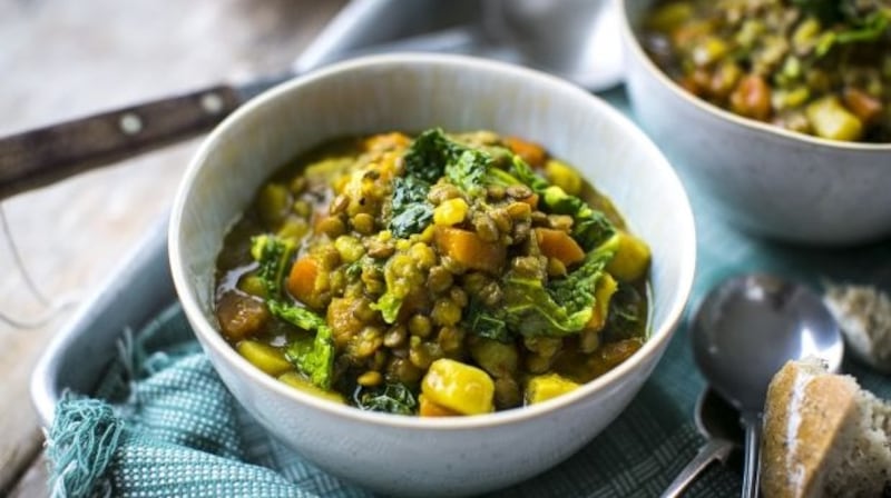 Soup of turmeric, winter roots, cabbage and lentils