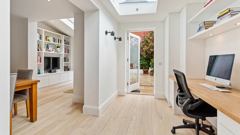 Hall floor return