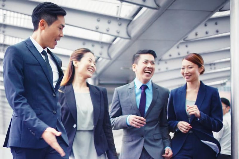 Why do beautiful Chinese market analysts do better?