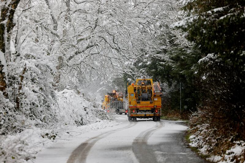 05/01/2025 - NEWS - Esb repair crews tend to a fallen line  in the hills near Castlewarren near Kilkenny City during heavy snow fall and weather warnings. Photograph: Alan Betson / The Irish Times


