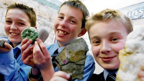 DECLAN GARDINER (CENTRE, WITH ANDREW TONER AND MATHEW CARTER)