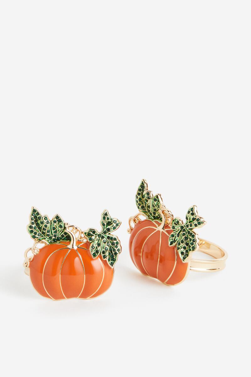 H&M Home napkin rings (€4.99)