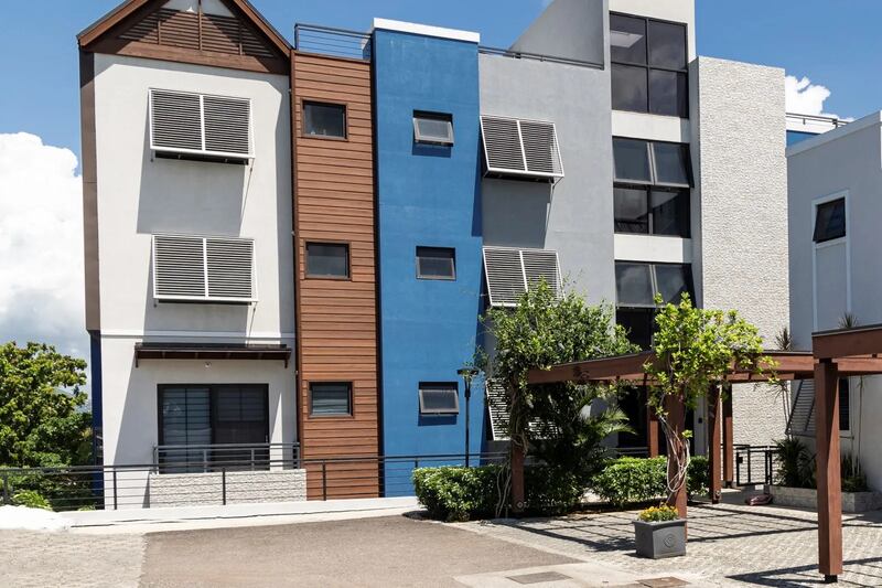 With all-white interiors, facilities at this Kingston property include an elevator, pool, clubhouse and gym, and 24-hour security