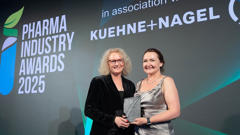 Jane Lyons, QMC global operating officer and country manager - Ireland at Pharmalex, presents the women in pharma award to Miriam O'Sullivan, Amgen