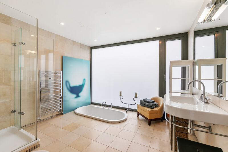 Main bedroom en suite