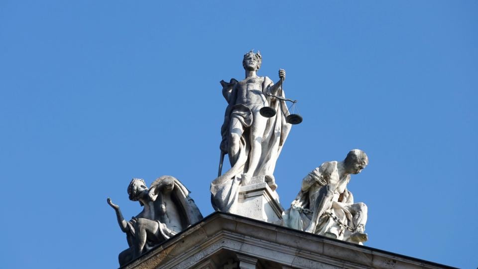 Builders take legal proceedings against Unite over blocklayer row