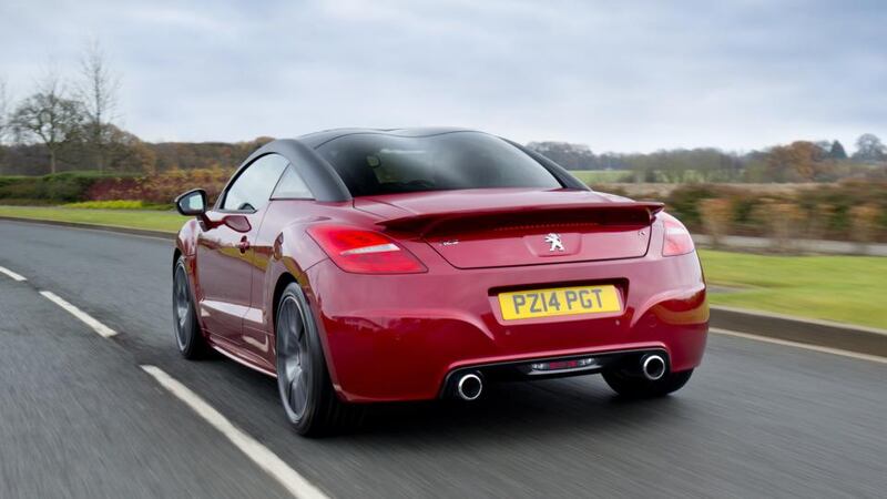 The RCZ-R’s  ‘double-bubble’ roof that pays homage to sports racers of the 1960s
