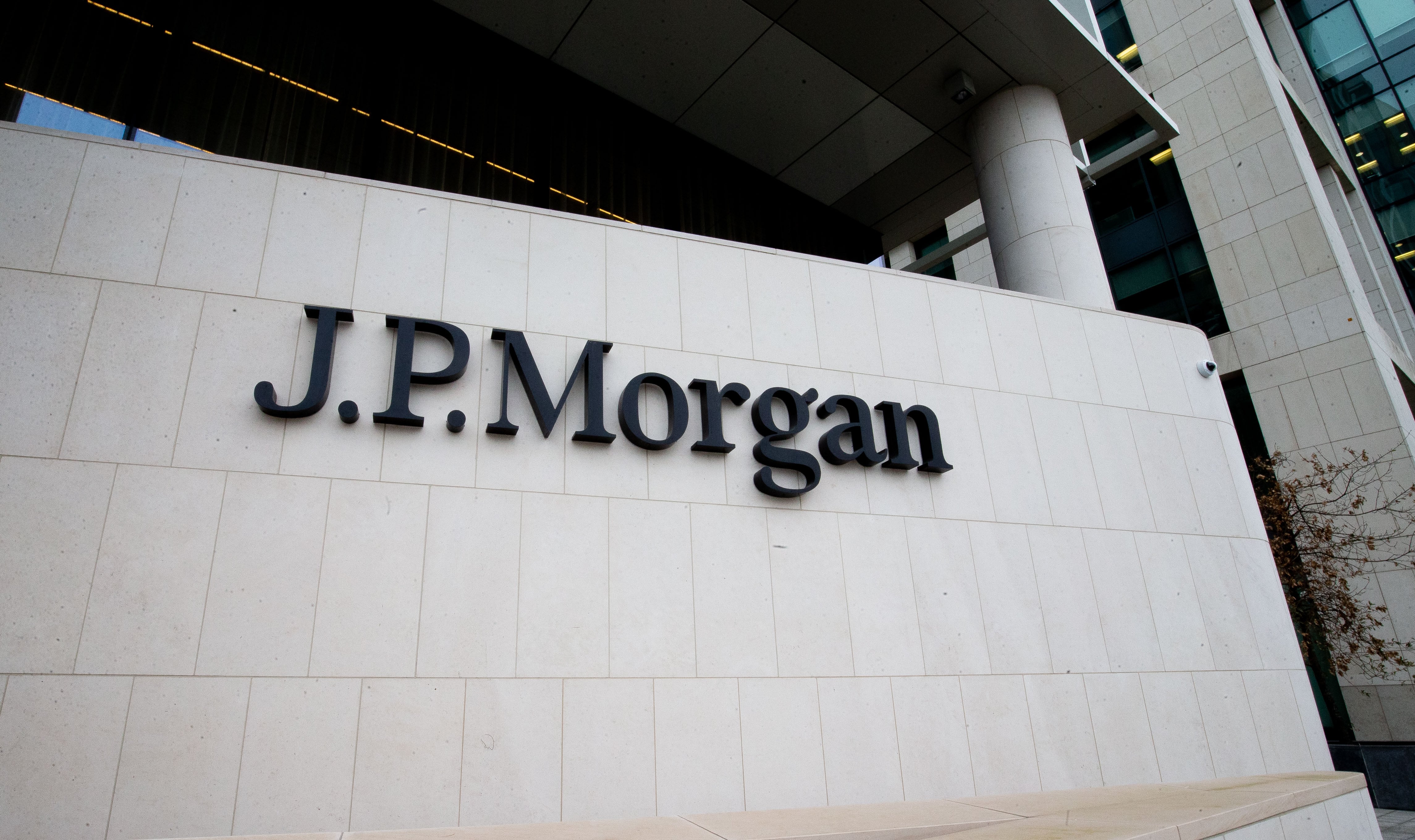 JPMorgan handed record Â£45m fine by Germany