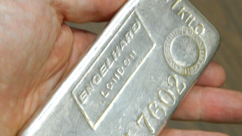 John Weldon Auctioneers, Cow’s Lane, Temple Bar, Dublin. Auction of jewellery, silver and gold coins at 2pm. Eight 1 Kilo bars of Silver guiding €450-€650 each