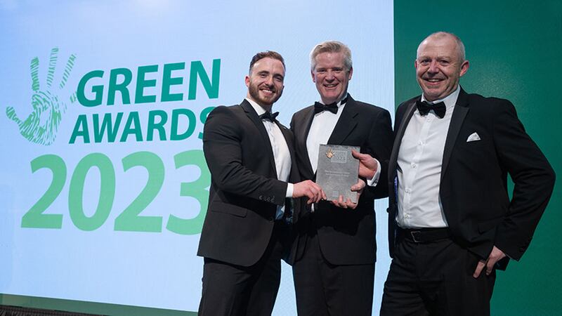 Geoffrey Bourke, Business Operations Manager - Customer Operations, Uisce Éireann, presents the The Sustainable Water Achievement Award to Peter Wynne and Carlos Wynne, The Icewater Group.