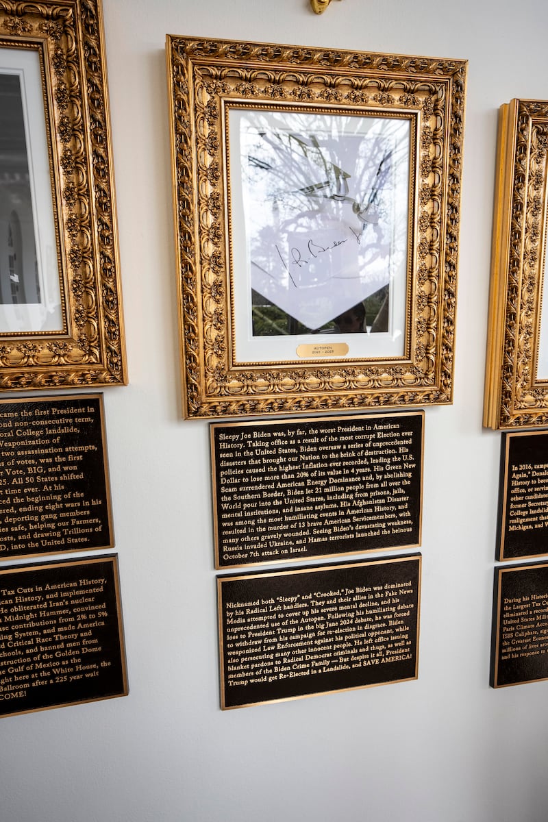 A text description under the image of an autopen representing president Joe Biden. Photograph: Doug Mills/The New York Times