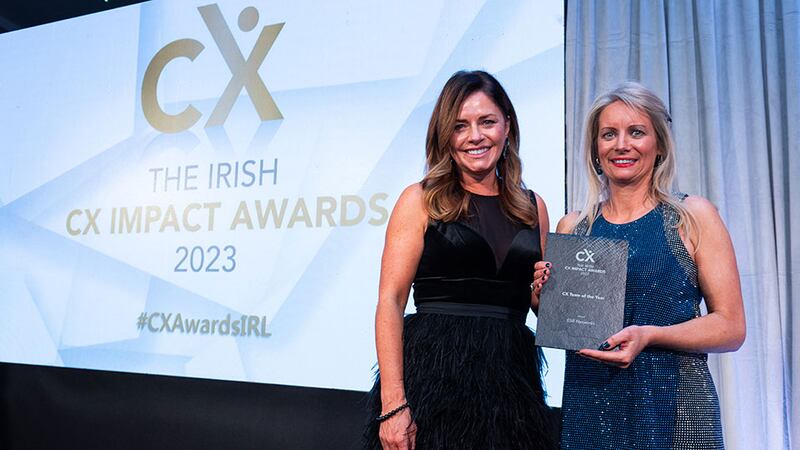 Rachael Corcoran, awards judge, presents the CX team of the year award to Dervla O'Flaherty, ESB Networks.