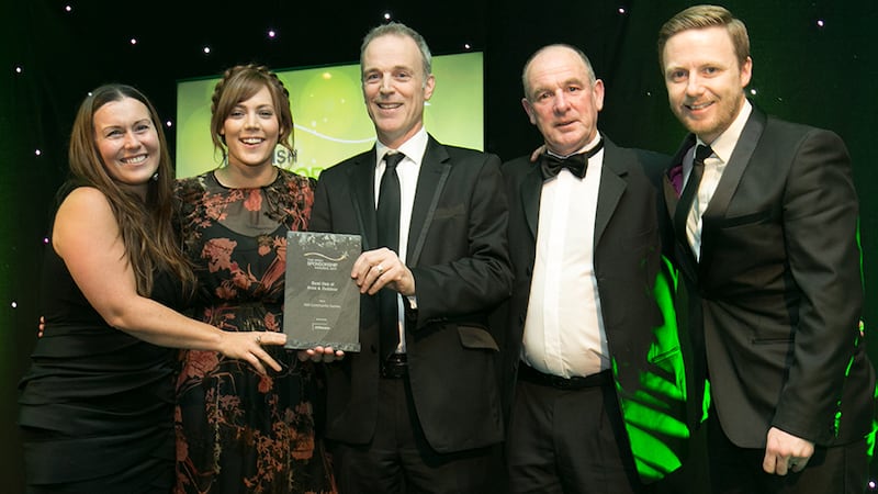 Tony O’Flanagan, Marketing Director, JCDecaux, presents the Best Use of Print & Outdoor award to  Aldi team.