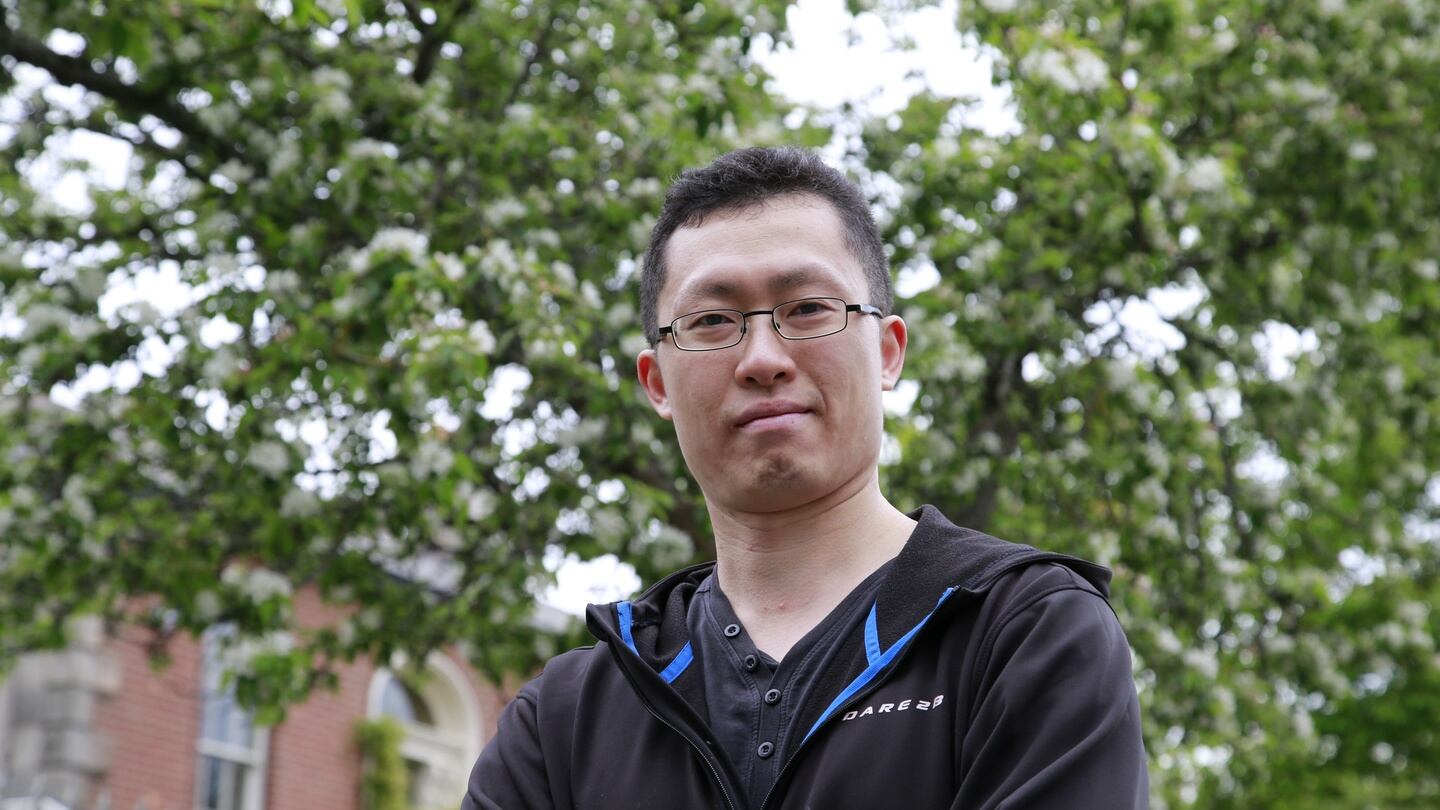 Chinese couple told to reapply for citizenship in English after applying in Irish