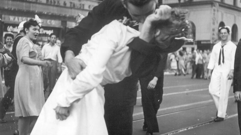 A photograph of sailor George Mendonsa kissing dental assistant Greta Zimmer Friedman after Japan surrendered during the second World War was turned into a statue named Unconditional Surrender. Photograph: Victor Jorgenson/US Navy via The New York Times.
