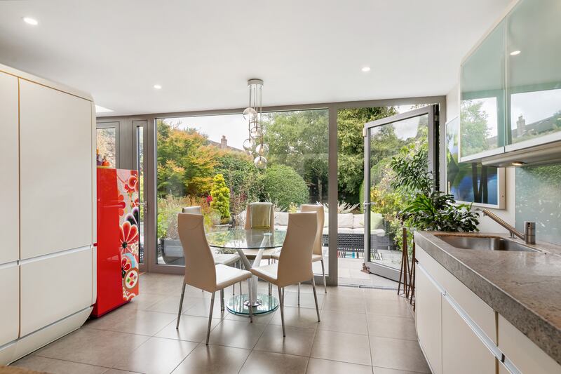 Kitchen dining area