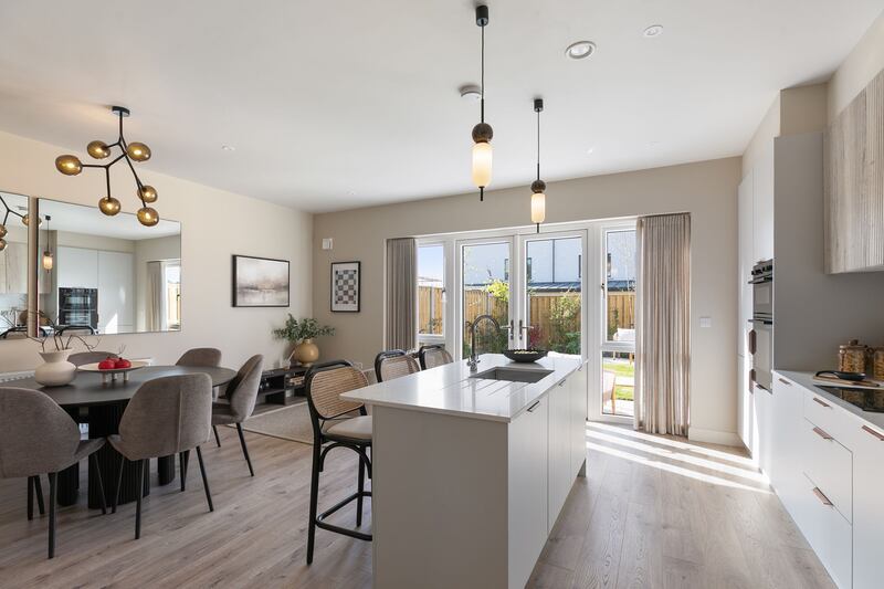 Four-bed: kitchen/dining/livingroom