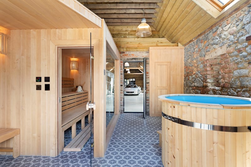 Sauna and plunge pool