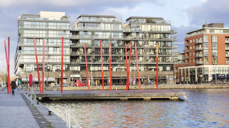 South Dock House overlooks Grand Canal Dock, and is across the square from the Bord Gáis Energy Theatre