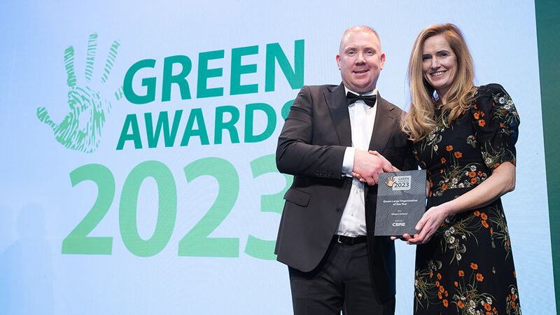 Dinny Crowe, country operations director, CBRE, presents the Green Large Organisation of the Year award to Jennifer Heaphy, Diageo Ireland.