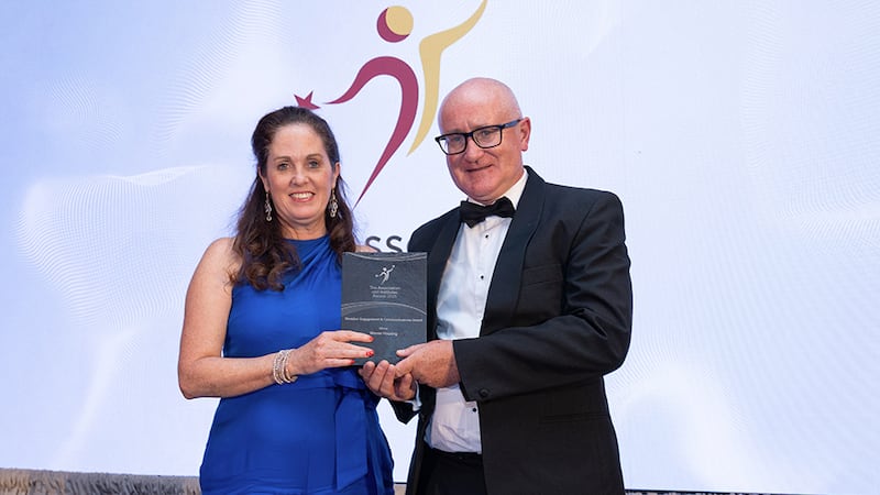 Angela Guillemet, awards judge, presents the member engagement & communications award to Alan McKeown, Woven Housing
