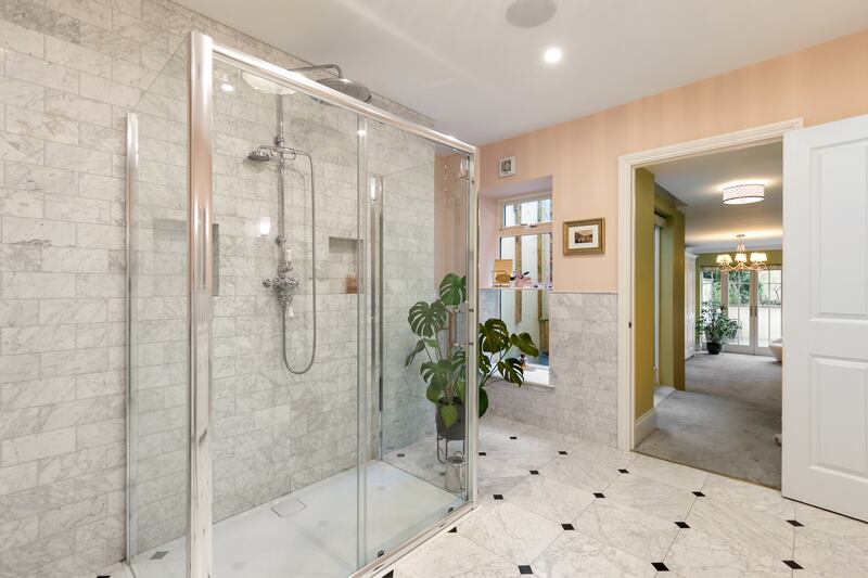 En suite in main bedroom