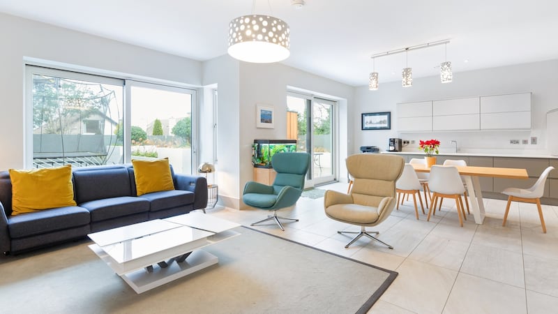 Spacious living area off kitchen