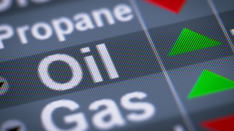 A  European benchmark price for gas hit a record price of €100 a megawatt-hour during trading on Friday.