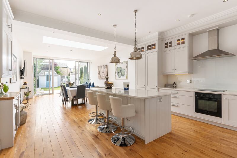 Kitchen/dining/living area