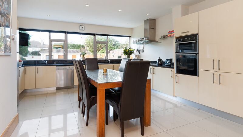 Eat-in kitchen
