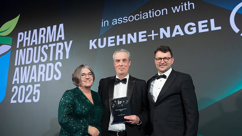 Yvonne Brady, PMO lead at Cognizant, presents the advanced manufacturing award to Alan Farrell and Cornelius Pretorius, Bristol Myers Squibb