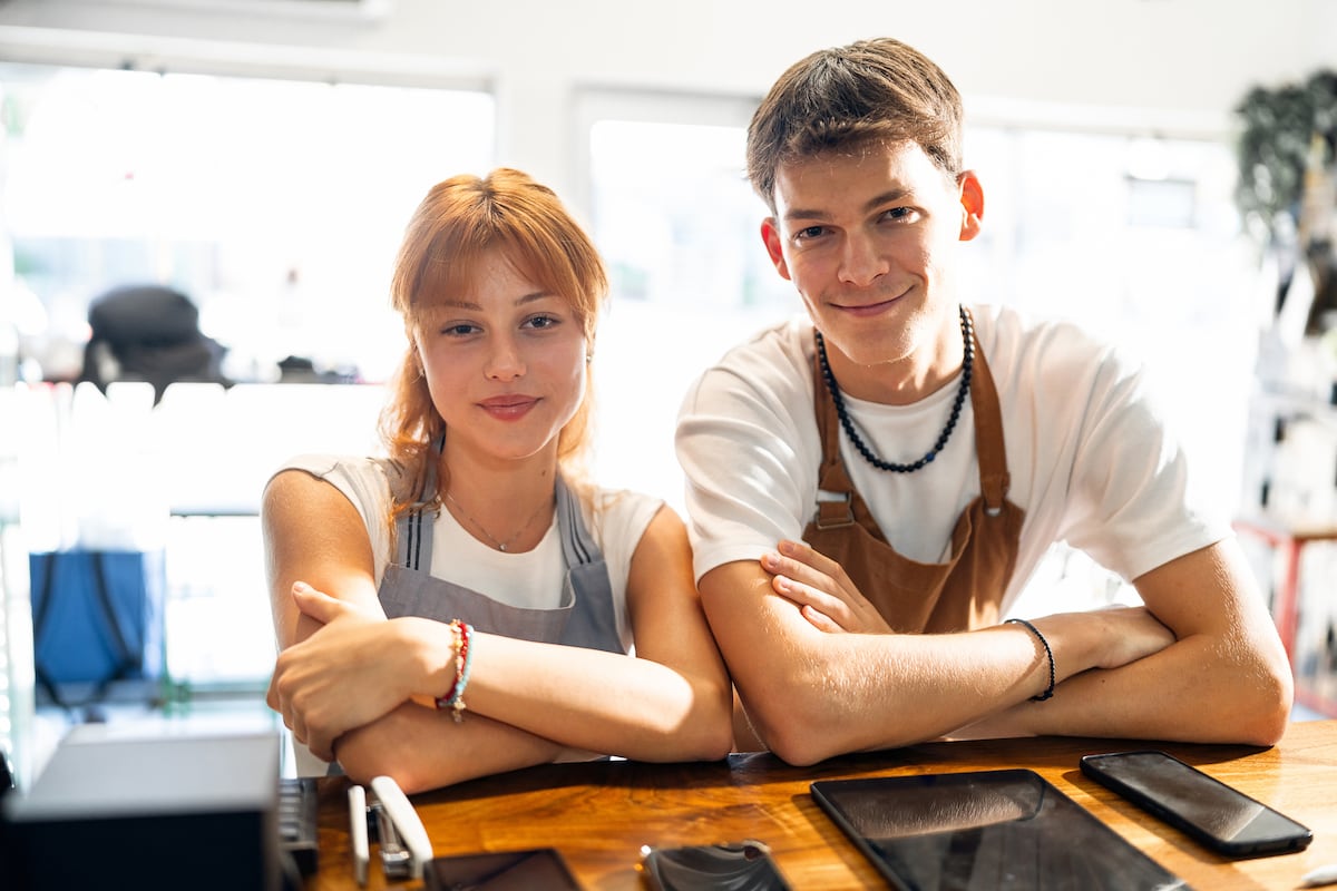 Should young people with a part-time job contribute to the household budget?