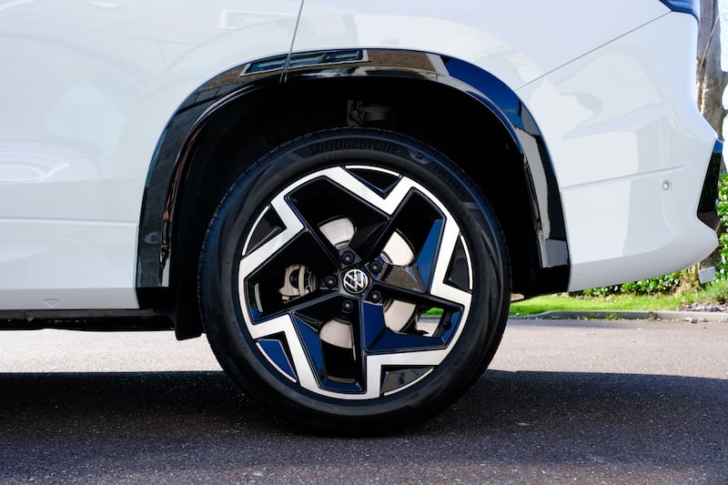 Park Assist Plus in the new Volkswagen Tayron can help you get out of a tight spot