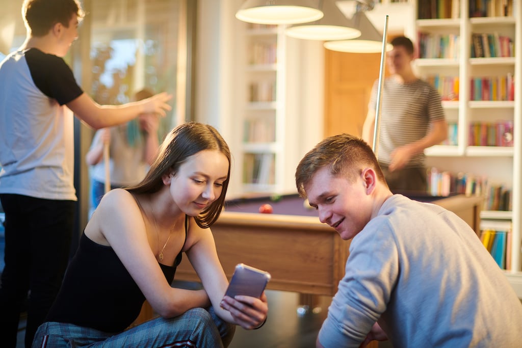 Dúirt Bainisteoir Abhcóideachta le Conradh na Gaeilge, Conchúr Ó Muadaigh, gur léirigh torthaí an tsuirbhé go dtuigeann an pobal an tábhacht a bhaineann le seirbhísí óige do thodhchaí na teanga. Grianghraf: iStock/Getty