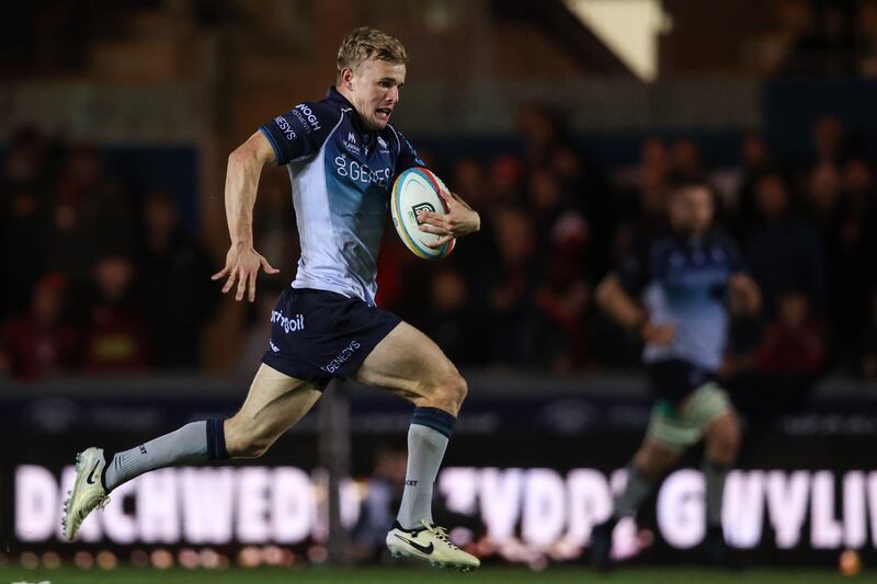 Ben Murphy scores for Connacht against Scarlets. Photograph: Ben Brady/Inpho