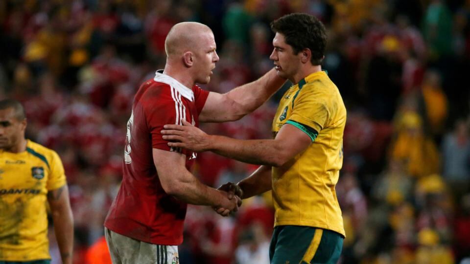 Paul O’Connell shakes hands with Rob Simmons after the match. David Gray/Reuters