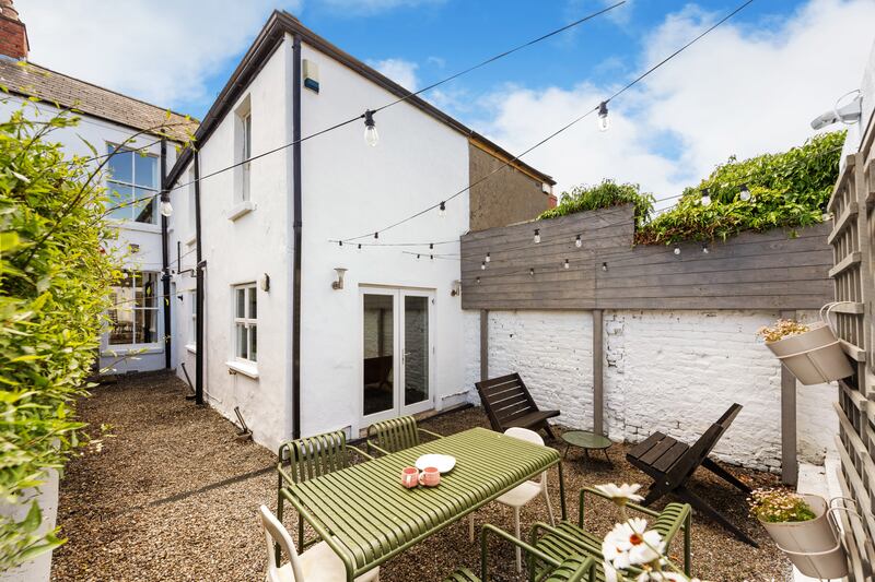 L-shaped back garden