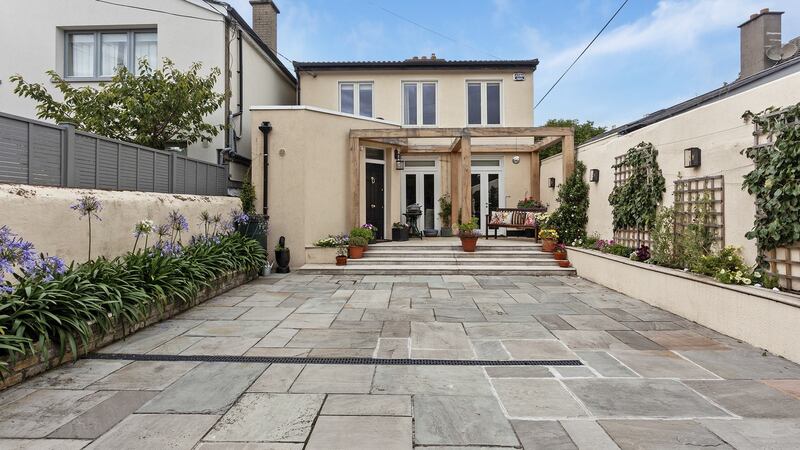Front: 38 Heytesbury Lane, Ballsbridge, Dublin 4