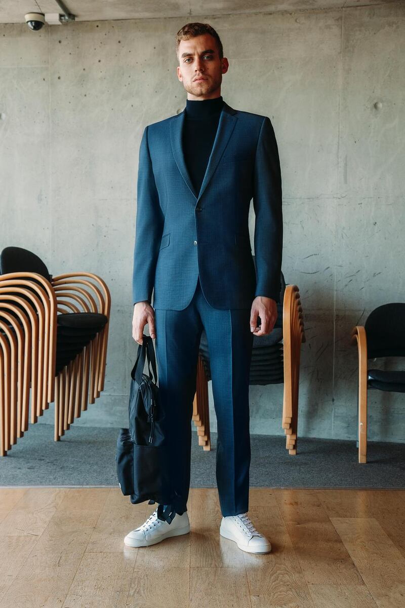 Midnight blue tailored jacket Strellson €229, fine knit turtleneck Remu Uomo €69,95, midnight blue tailored trousers Strellson €109, bag Lacoste €120, white leather trainers €215 Paul Smith.