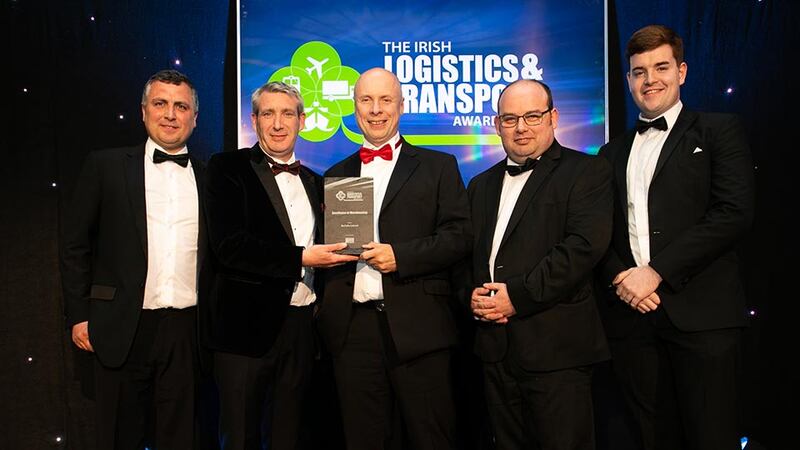 Ciarán Miller, Managing Director, Linde Material Handling Ireland presents the Excellence in Warehousing award to the McCulla Ireland team.