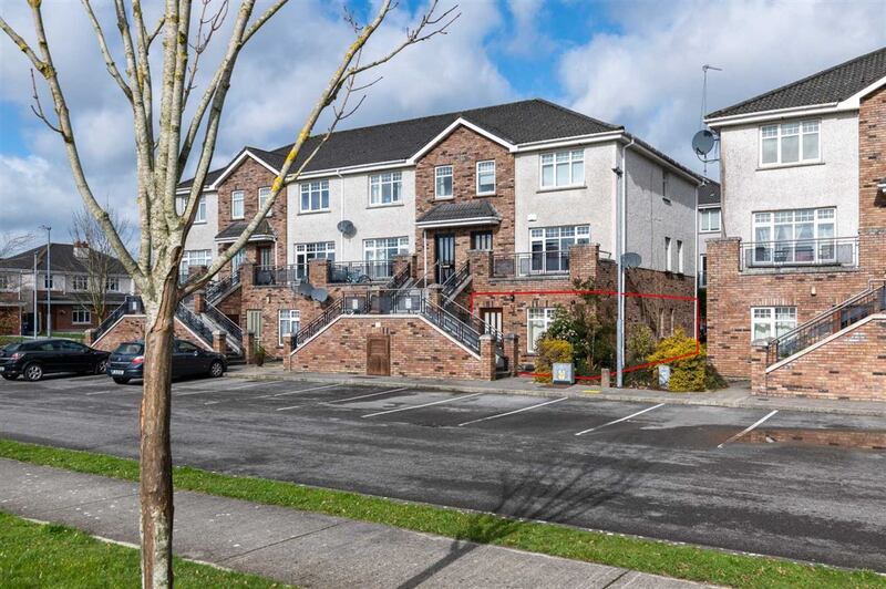 Monksfield Park is a 10-minute drive from Athlone town centre, which is great for shopping and has plenty of amenities
