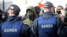 Hundreds clash in violent exchanges at Dublin protest