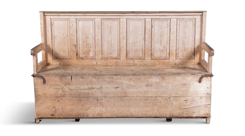 Pine settle bed