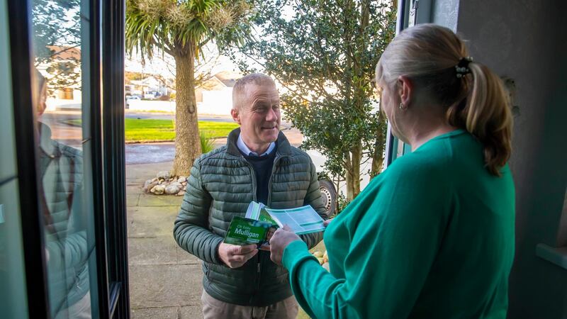 Eddie Mulligan talking to  Sandra Roche from Griffith Place, Wateford while out canvassing. Picture: Patrick Browne